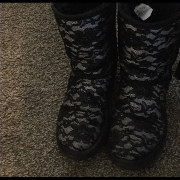 Antoinette Black Flower Unique UGGS - Picture 1 of 4
